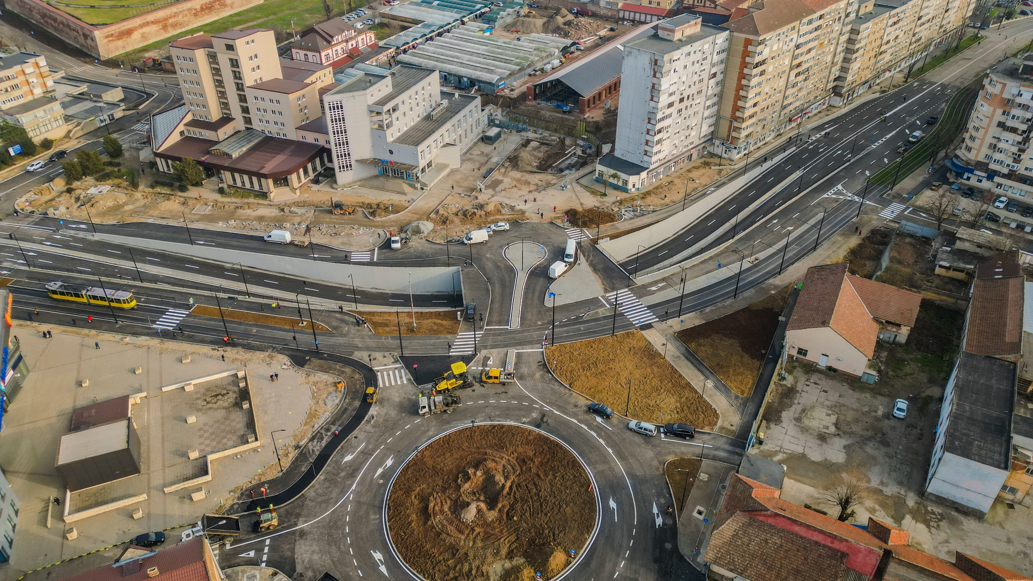 busy brokers. real estate industrial retail productie sibiu transilvania regional spațiu depozit hala productie închiriere proprietati imobiliare comerciale industrial retail office. servicii de intermediere și consultanță imobiliară și de afaceri pentru dezvoltatorii imobiliari, proprietarii de spații, clădiri, parcuri și terenuri, investitori și companii din domeniul industrial, retail, logistic și investment property